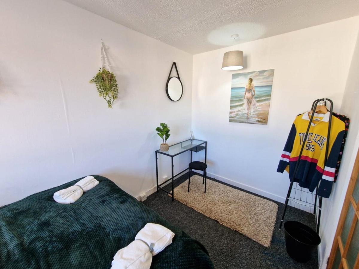 Spacious & Comfy Home- Very Close To Nec Birmingham ,Hs2 & Airport- Perfect For Contractors & Groups- Free Parking & Fast Wifi Marston Green Ngoại thất bức ảnh