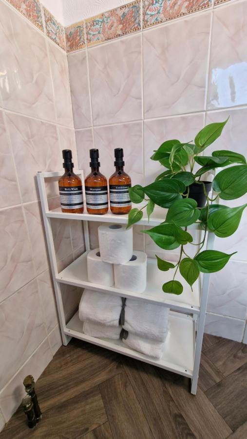 Spacious & Comfy Home- Very Close To Nec Birmingham ,Hs2 & Airport- Perfect For Contractors & Groups- Free Parking & Fast Wifi Marston Green Ngoại thất bức ảnh