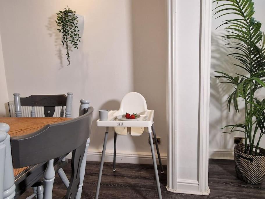 Spacious & Comfy Home- Very Close To Nec Birmingham ,Hs2 & Airport- Perfect For Contractors & Groups- Free Parking & Fast Wifi Marston Green Ngoại thất bức ảnh