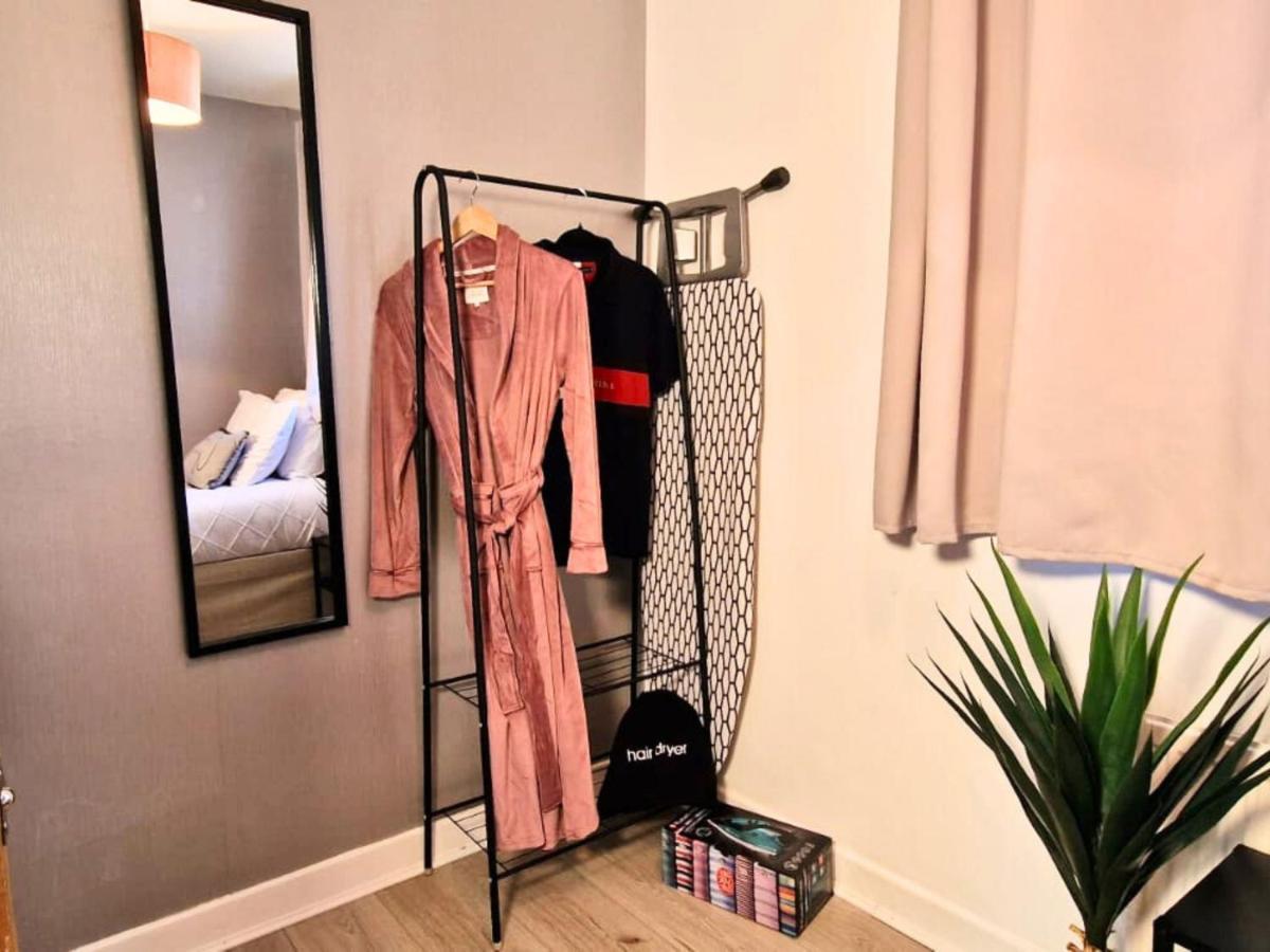 Spacious & Comfy Home- Very Close To Nec Birmingham ,Hs2 & Airport- Perfect For Contractors & Groups- Free Parking & Fast Wifi Marston Green Ngoại thất bức ảnh