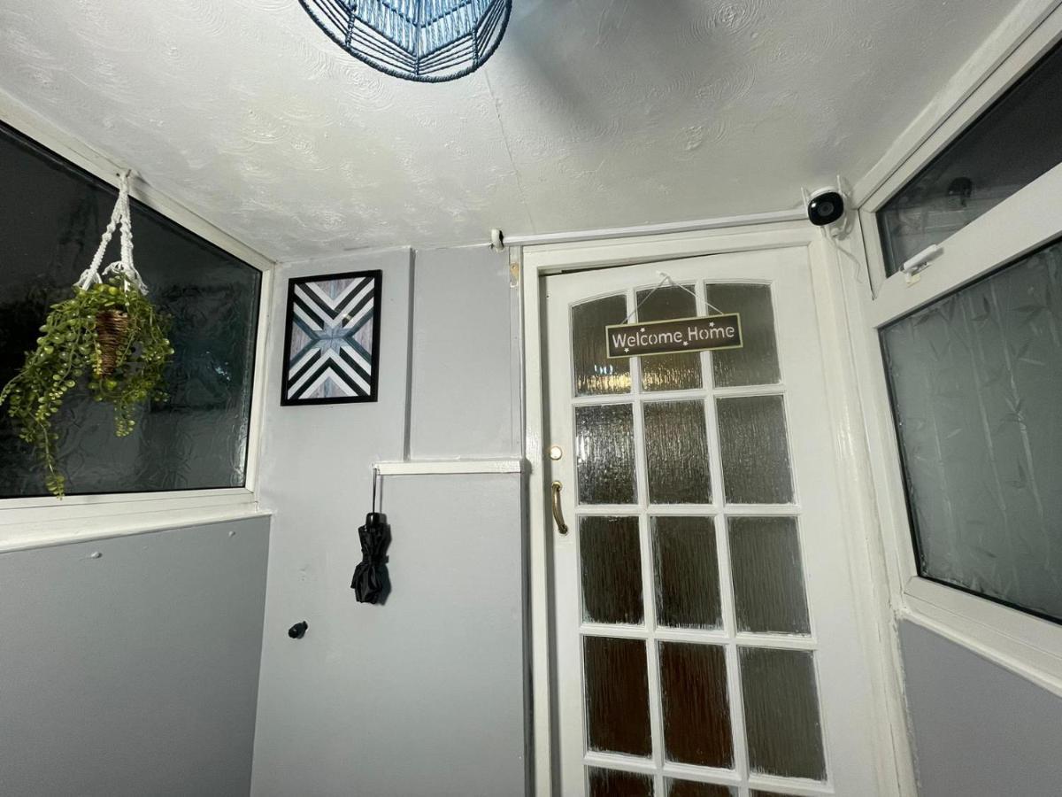 Spacious & Comfy Home- Very Close To Nec Birmingham ,Hs2 & Airport- Perfect For Contractors & Groups- Free Parking & Fast Wifi Marston Green Ngoại thất bức ảnh