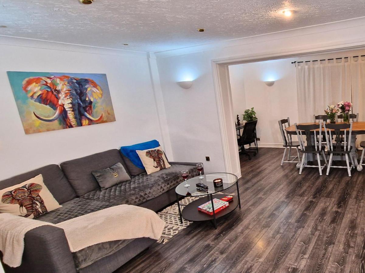 Spacious & Comfy Home- Very Close To Nec Birmingham ,Hs2 & Airport- Perfect For Contractors & Groups- Free Parking & Fast Wifi Marston Green Ngoại thất bức ảnh