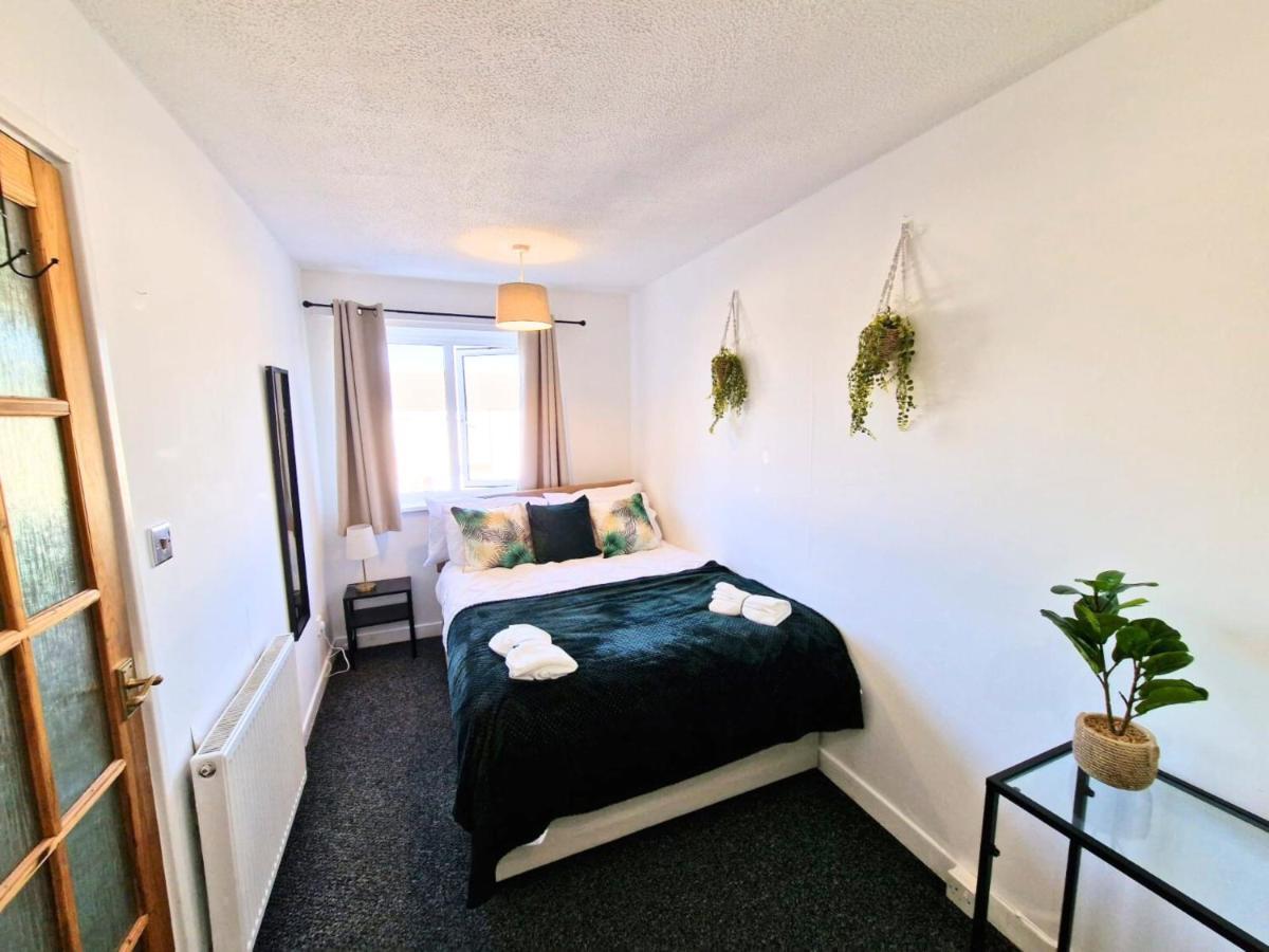 Spacious & Comfy Home- Very Close To Nec Birmingham ,Hs2 & Airport- Perfect For Contractors & Groups- Free Parking & Fast Wifi Marston Green Ngoại thất bức ảnh